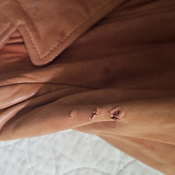 Vintage Women's Tan Leather Jacket - Picture 6 of 12